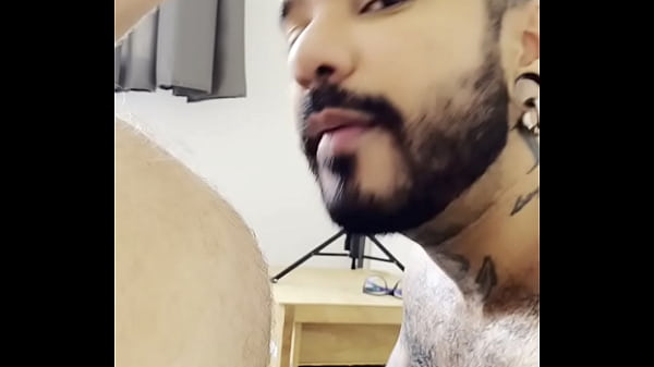 Brincando com o cuzinho do ativo vers&aacute;til