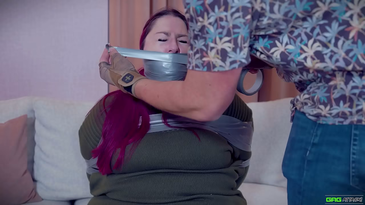 BBW fuertemente atada con cinta adhesiva y amordazada con cinta adhesiva en bondage.
                    milf bdsm cute bondage tied bound big tits big boobs ballgagged girl next door tape bondage damsel in distress tape gagged gag talk bound gagged tied up girl tied up gagged gefesselt geknebelt muchos negros