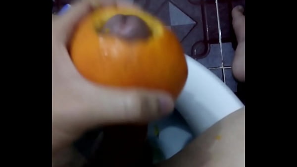 Download Video - Thủ d&acirc;m bằng quả cam