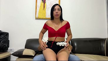 I play for a blowjob from the big-assed milf