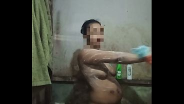 I want to take a shower while fucking you
