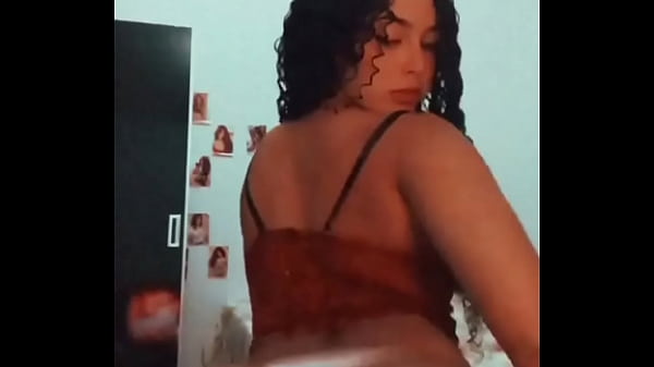 Download Video - Gostosinha dan&ccedil;ando de calcinha