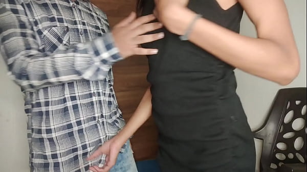 Download Video - Soniya bhabhi ne apne Boss ke sath office me sex kiya