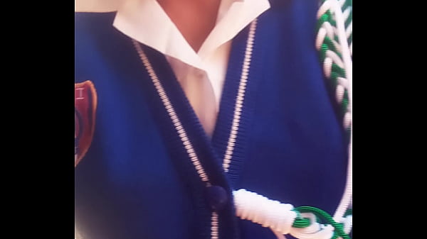 Chico de colegio se masturba con lenceria de m...