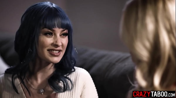 boobs kiss sex lesbian