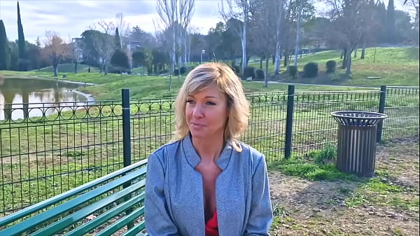 Download Video - Emmy&comma; 46ans&comma; massoth&eacute;rapeute &excl;