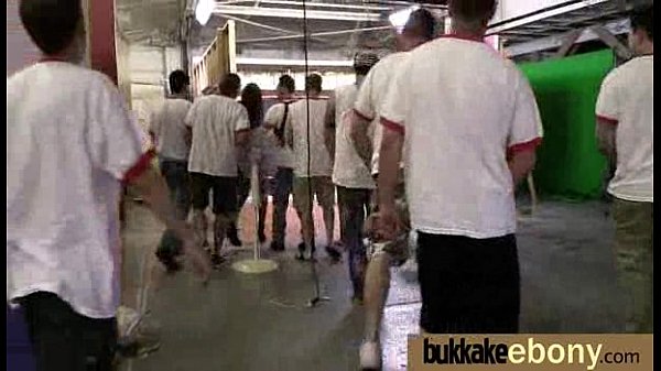 黒檀のベイビーはあまりにも多くの白いコックを吸います16