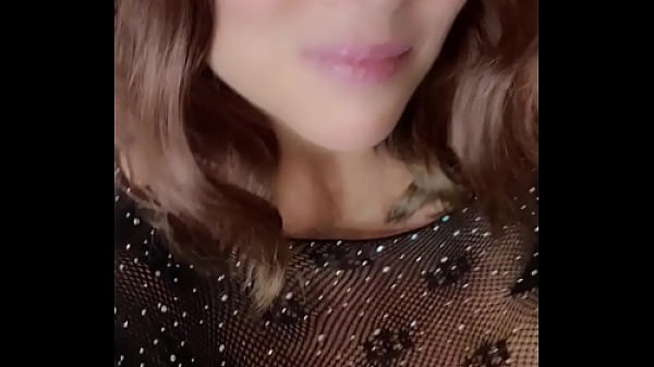 Sexy Busty MILF Nikki Masturbating