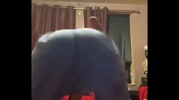 Ebony twerking part 2