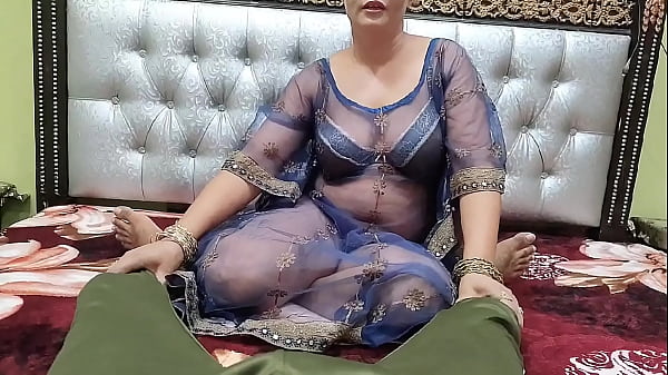 Download Video - Indian Desi Bhabhi Ny Dever ka Lund Mu mai dal k Chusa aur gand Chudvai Best Blowjob Hindi Audio