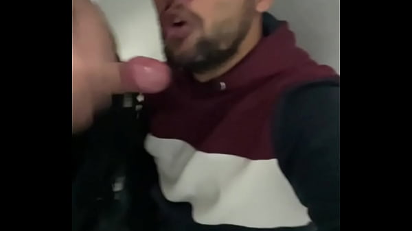 PUT&Atilde;O TENTOU DA A BUNDA NO BANHEIRO E N&Atilde;O AGUENTOU