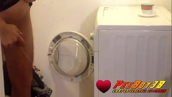 Download Video - Pissen auf den Laminat