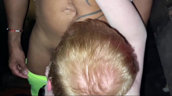 UM TESAO ROLANDO ENTRE HOMENS GAYS.