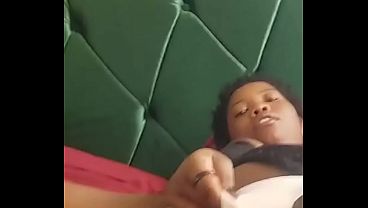 Amayi trying to squirt what hell is she doing