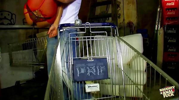 He brought her in a shopping cart and later fucked her in her nasty ass