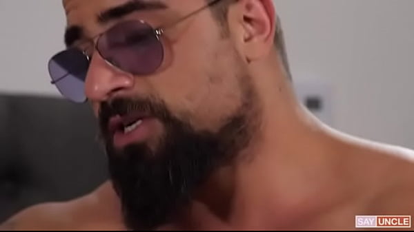 Ryan Bones fodendo filh&atilde;o