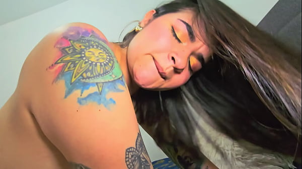 Download Video - Mi hijastra de gran culo me seduce cuando mi esposa esta en el banco