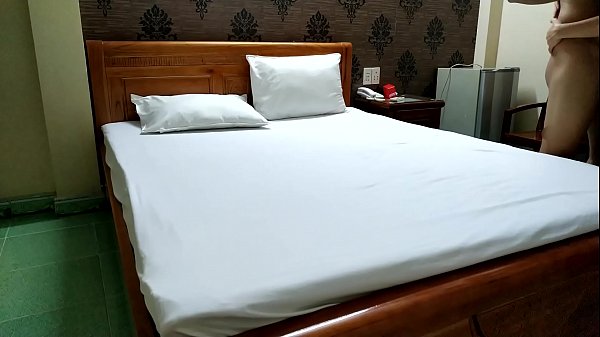 Drinking with a friend Invite each other to a hotel