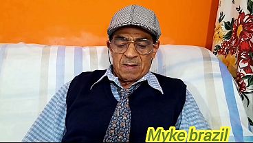 Minha pequena enteada pediu para eu por no cuzinho dela.