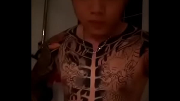 Hot boy xăm trổ 2 face