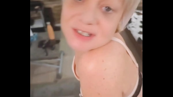 En position tu as plus cas écarter et me la mettre ou tu veux.(dans mon cul j'...