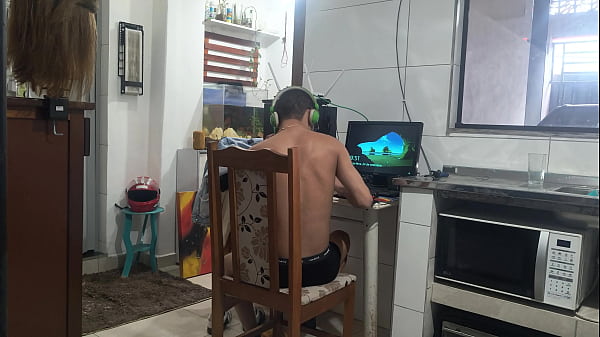 NERD TWINK PEGA O T&Eacute;CNICO DE INTERNET QUE FAZ VISITA EM SUA CASA