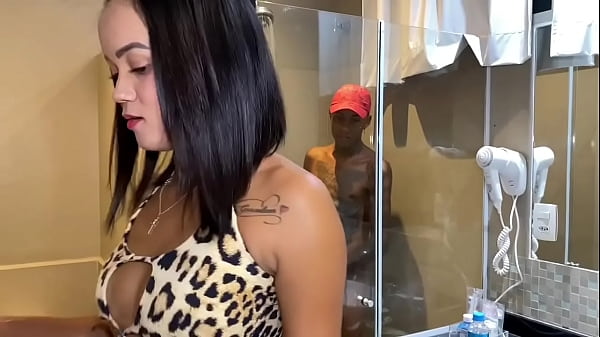 LEAKED VIDEO OF THE STREET RESIDENT EATING THE WIFE OF THE VERY TASTY PERSONAL TRAINNER.  (Complete No Red). Instagram @brinquedoator 1