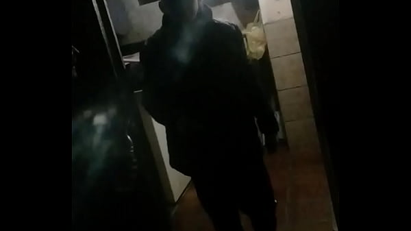 JOVEM SAFADO LEVANDO PORRA NA CARA