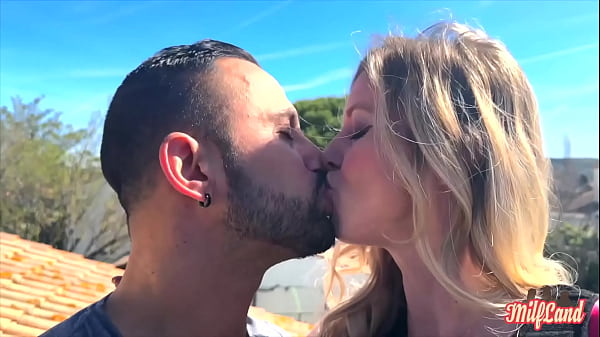 Aurbeauréal, a jovial blonde, loves sucking cocks