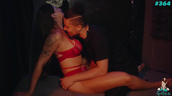 Naturista fit ficou amarrada enquanto estimulava a buceta e o cuzinho dela at&eacute; esguichar