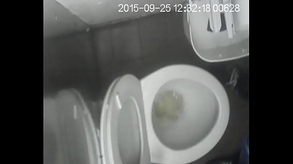 Spy Cam, Dennis Tutu Kyeremeh taking a Piss..!.