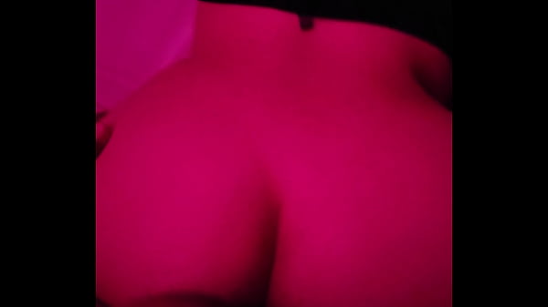 Buchona gives me her buttocks
