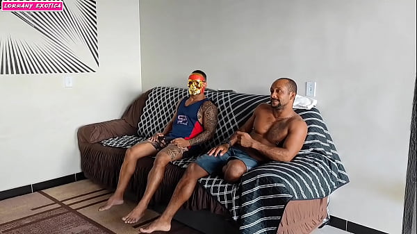 MY HUSBAND RECEIVES A VISIT FROM HIS SLUT FRIEND WHICH INDUS HE WATCHES HER PORN MOVIE AND AS I'M A VERY CRAZY I TAKE ADVANTAGE OF THE OPPORTUNITY TO FEEL REALLY HOT ON MY FRIEND'S COCK