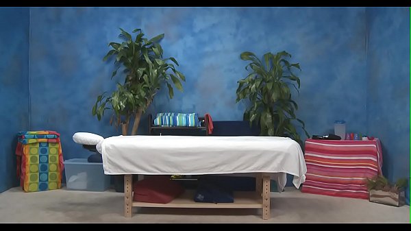 Skinny honey enjoys deep insertion