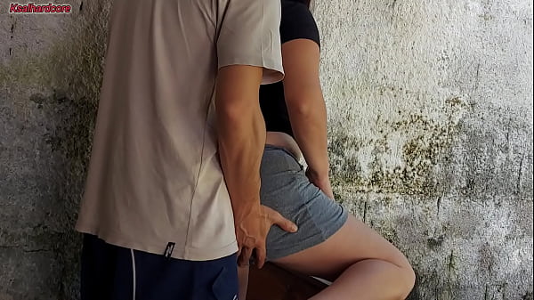Download Video - minha esposa saiu e a empregada baixinha gostosa pegou meu pau e colocou dentro dela na &aacute;rea de casa
