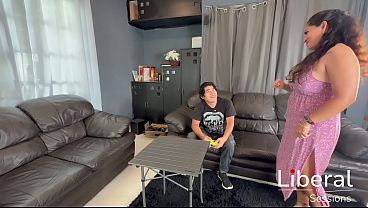 MADRASTRA ES FOLLADA POR HIJASTRO Y SUS AMIGOS