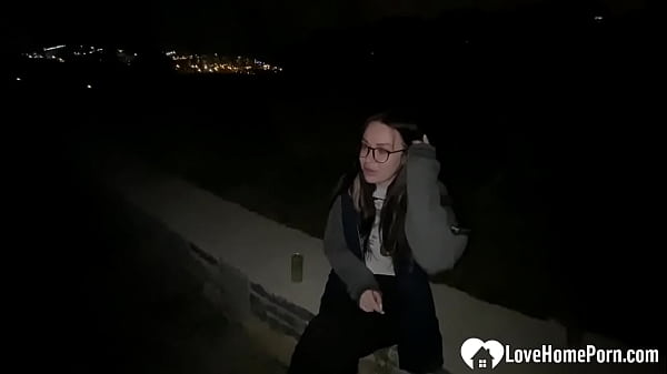 Nerdy babe gets plowed in the park