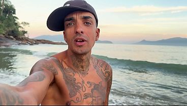 A hot girl on the beach let herself be seduced by a stranger who claimed to be a blogger! They had sex without a condom and she got a load on her face. (Adam and Eve).