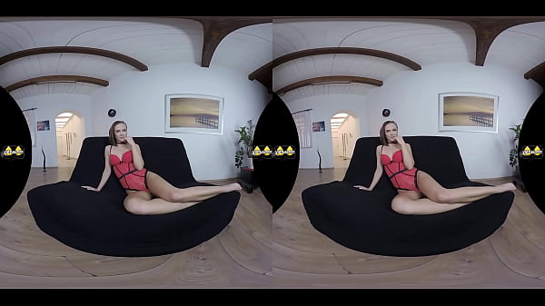 This Babe Can't Stop Pissing In VR!