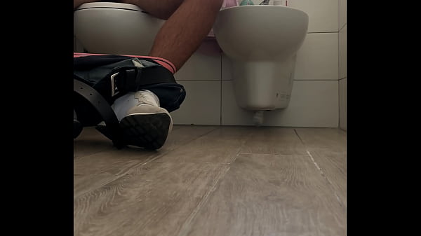 Download Video - Beccato a masturbarsi spio ragazzo orgasmo reale