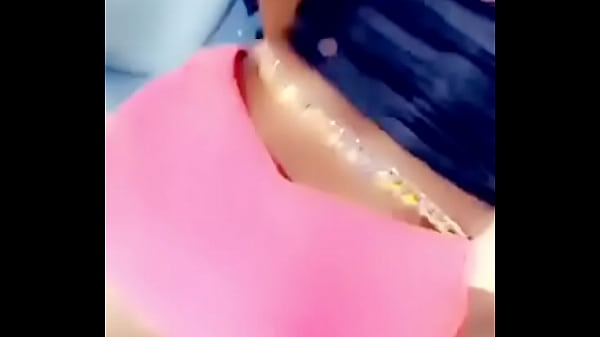 girl twerking