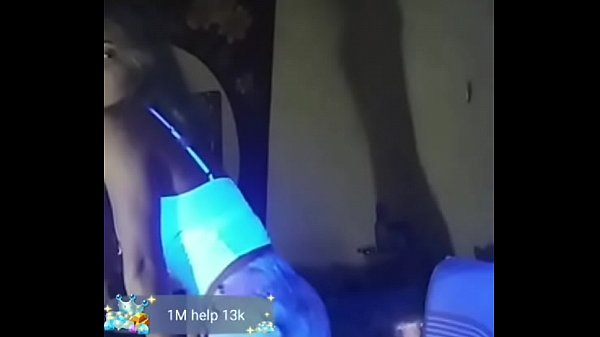 Fernanda Petite Salope Chaude Montrant Son Cul Dans Le Cul En Direct Br