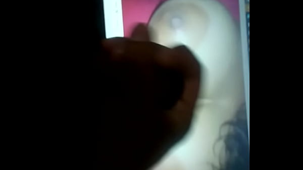 Download Video - En sus tetas ricas