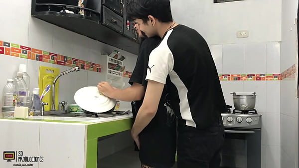 Download Video - Mi hermanastro me folla el co&ntilde;o  y termina en mis ricas nalgas