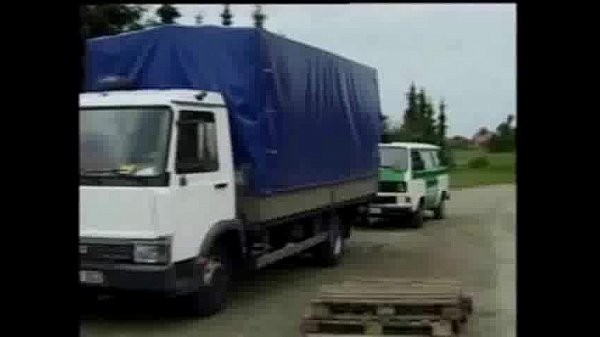 Des Collègues De La Police Baisent Dans Le Camion