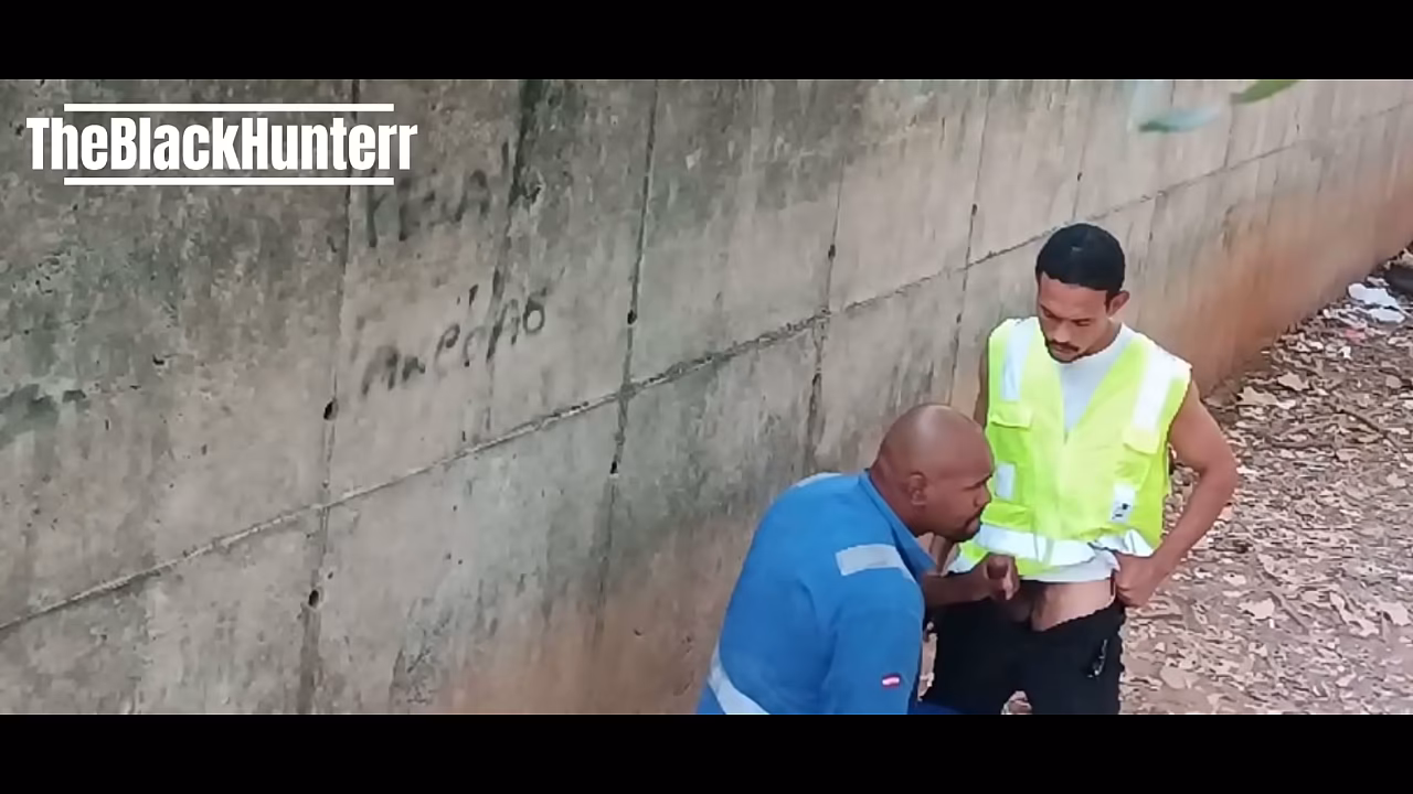 Flagra Trabalhadores fodendo Escondido Atras do Muro parte 1