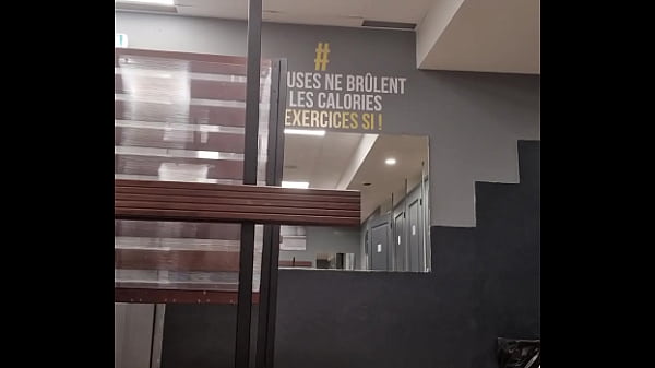 S&eacute;ance de sport termin&eacute; je reste disponible pour des shows tous l apr&egrave;s-midi ...