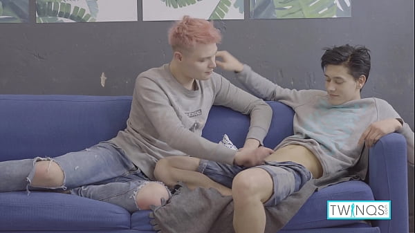 Download Video - Pink Haired Tattooed Hottie Oliver Face Fucked By Big Cock Logan&excl;