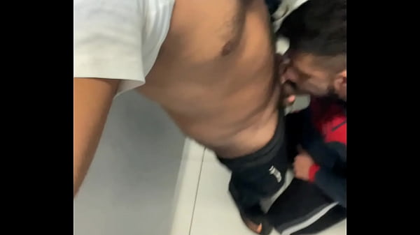 Sexo dentro do banheiro - parte 01