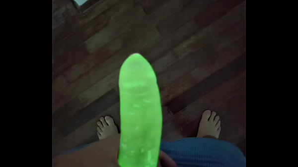Download Video - EU TESTEI A CAMISINHA DE NEON - OLHA COMO BRILHA NO ESCURO